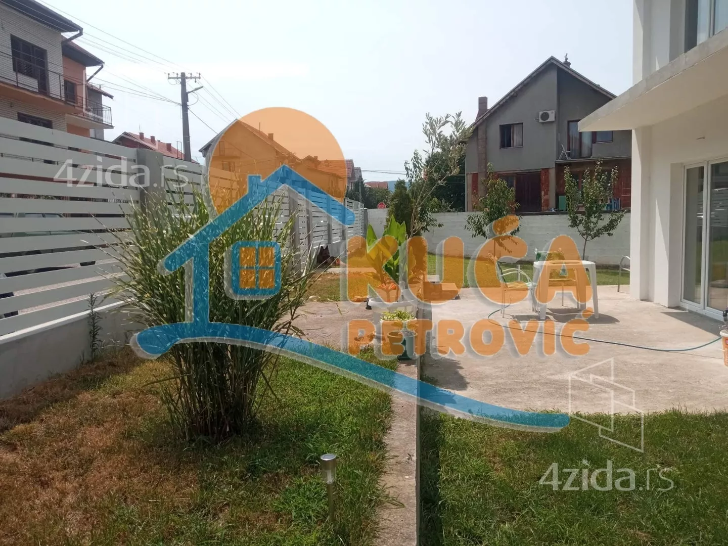 Lokal | 4zida
