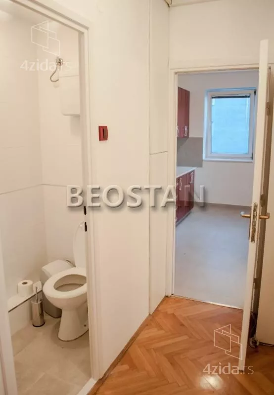 Šestoiposoban stan | 4zida