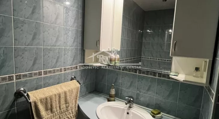 Šestosoban stan | 4zida