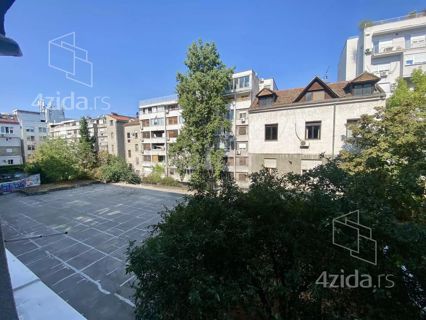 Troiposoban stan | 4zida