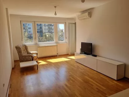 Petra Drapšina | 4zida.rs
