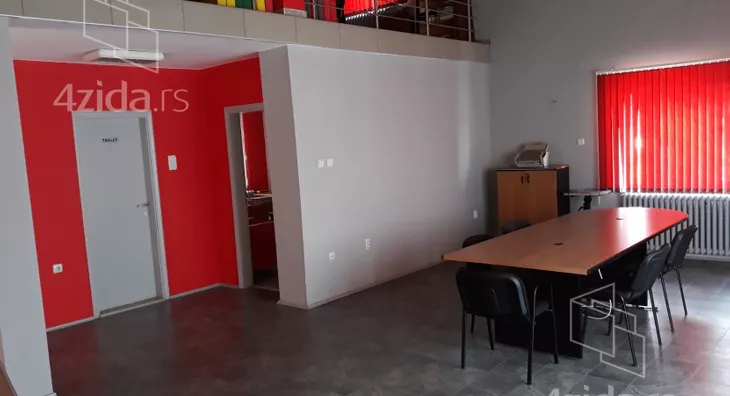 Poslovna zgrada | 4zida