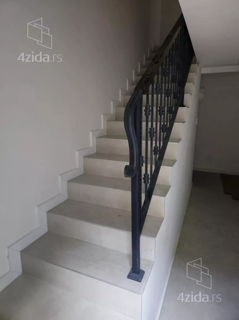 Šestosoban stan | 4zida