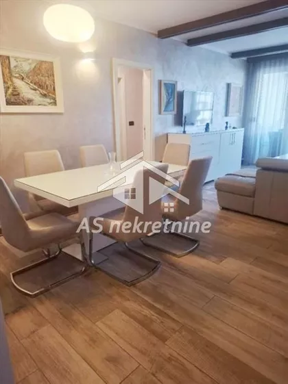 Crveni Krst Vračar | 4zida.rs