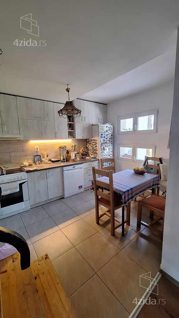 Petosoban stan | 4zida