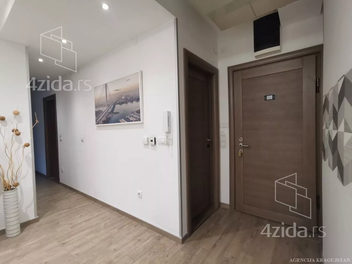 Troiposoban stan | 4zida