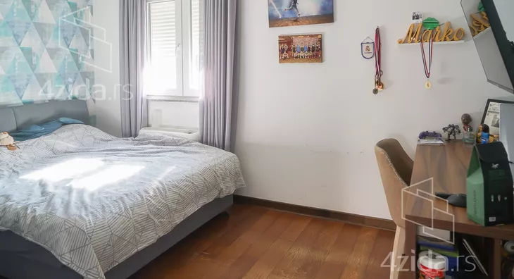 Petosoban stan | 4zida