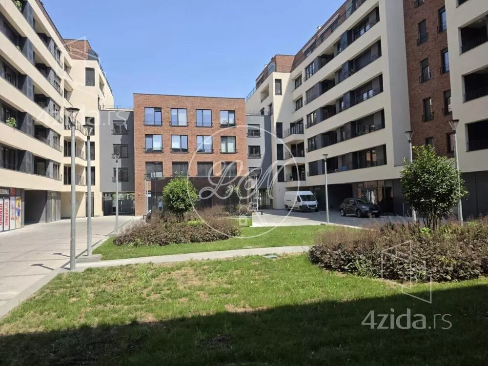 Šestoiposoban stan | 4zida