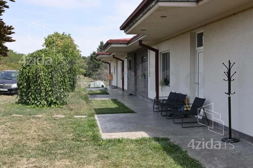 Poslovna zgrada | 4zida