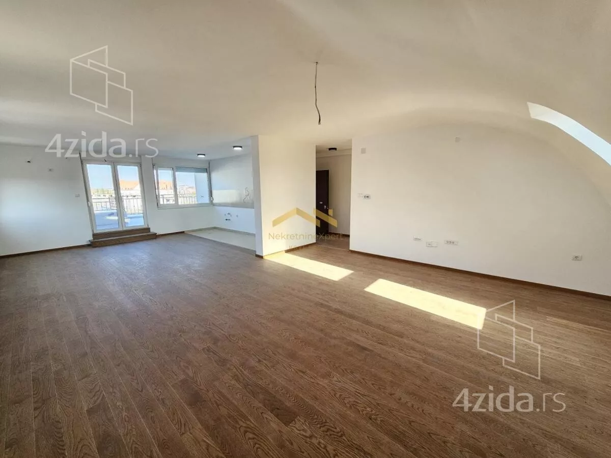 Šestosoban stan | 4zida