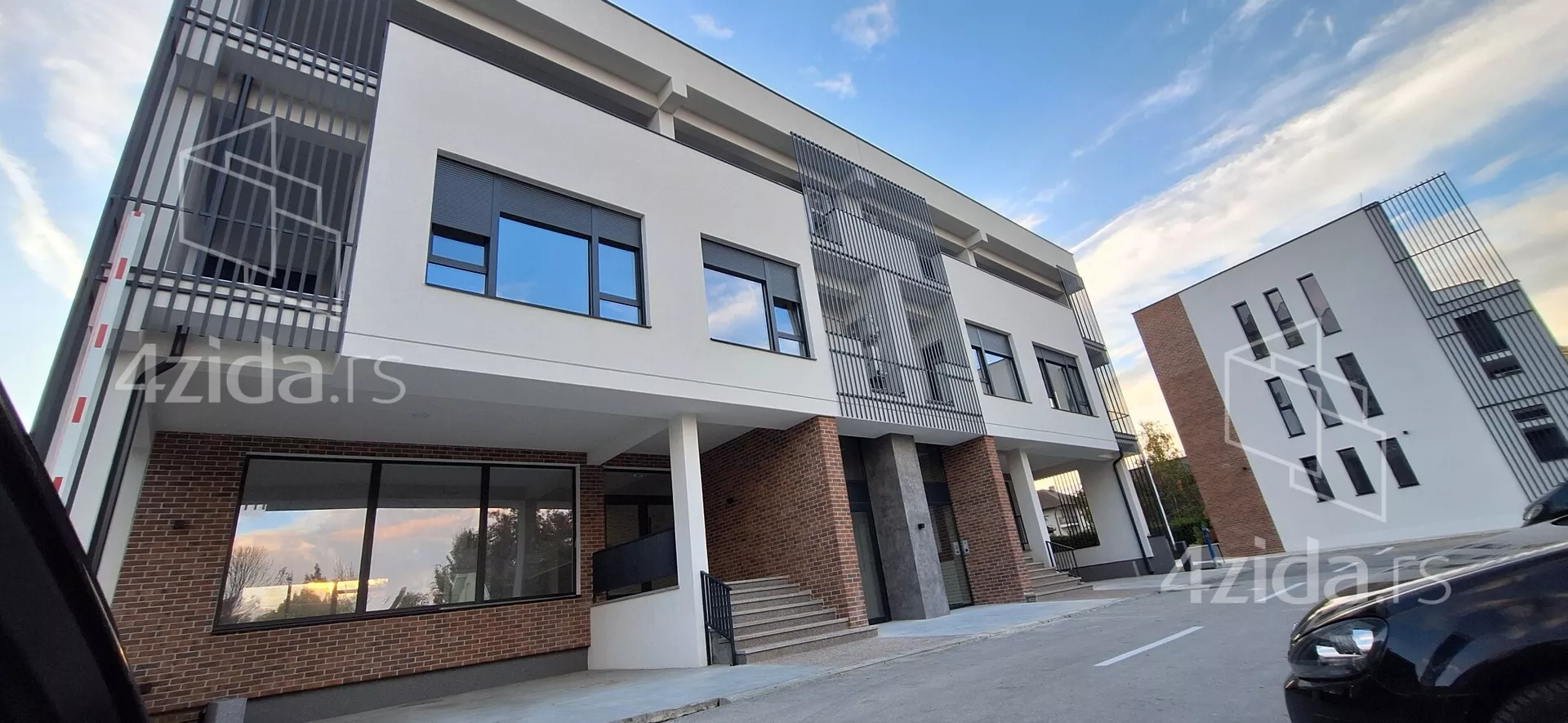 Poslovna zgrada | 4zida