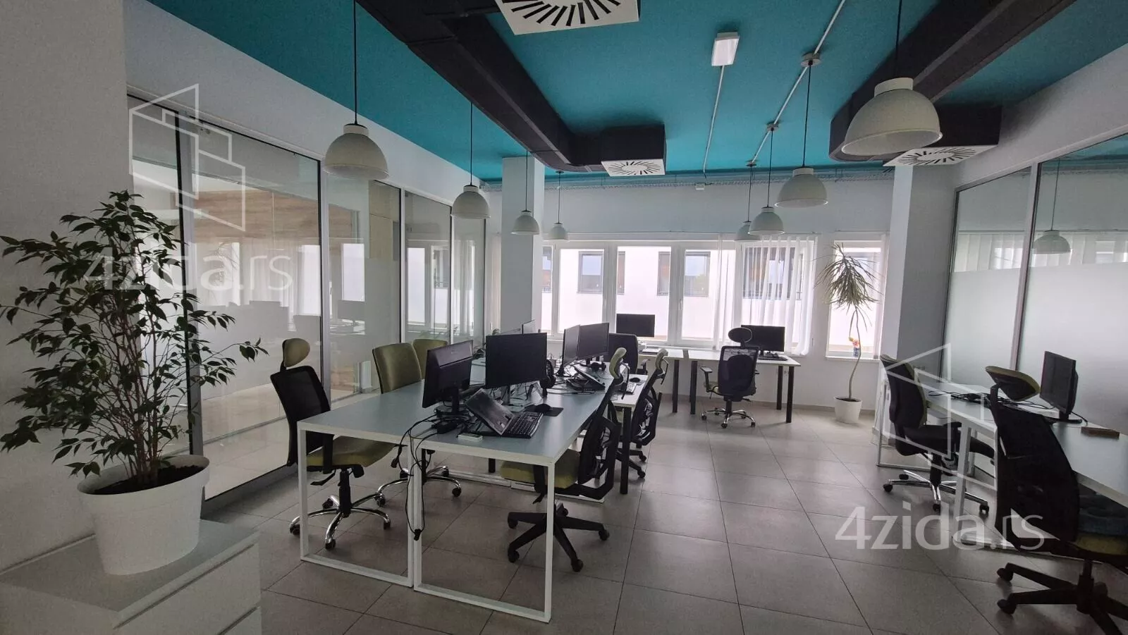 Poslovna zgrada | 4zida