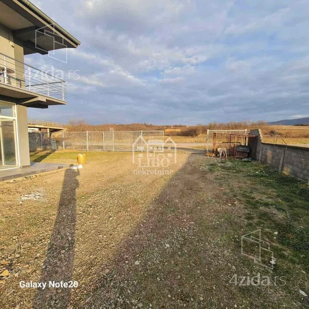 Poslovna zgrada | 4zida