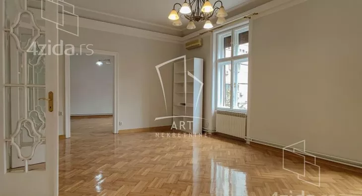 Šestoiposoban stan | 4zida