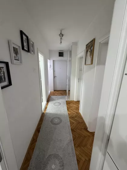 Braće Jerkovića 100 | 4zida.rs