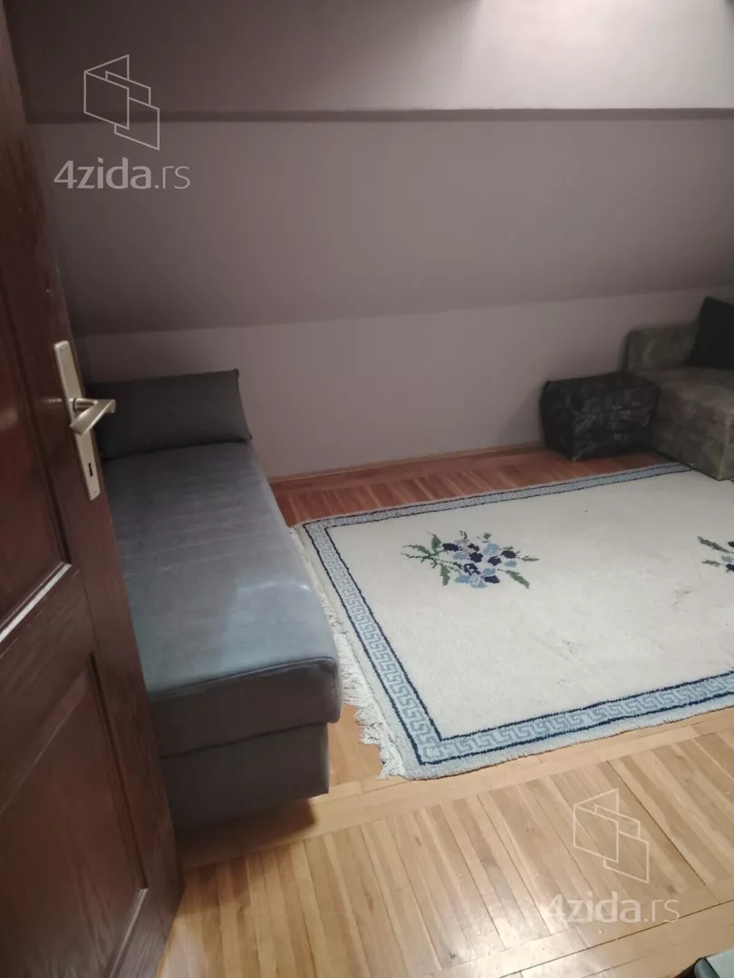 Četvoroiposoban stan | 4zida