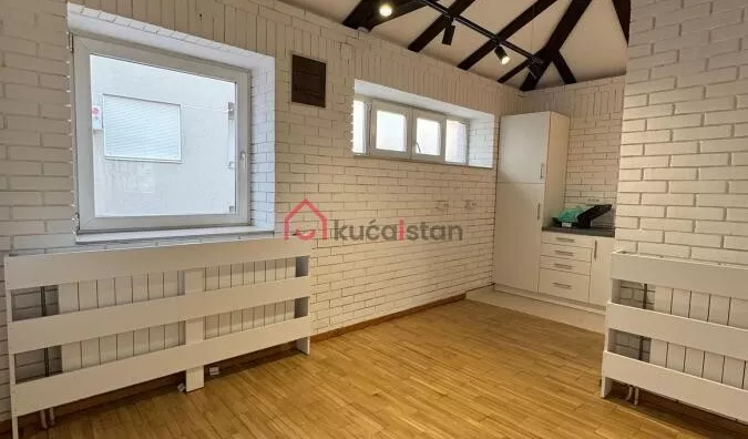 Poslovna zgrada | 4zida