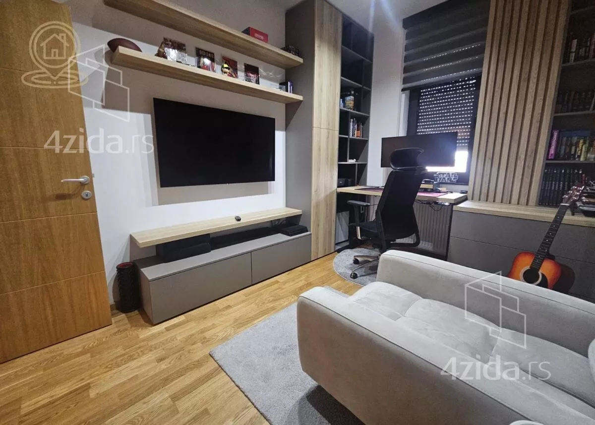 Četvoroiposoban stan | 4zida