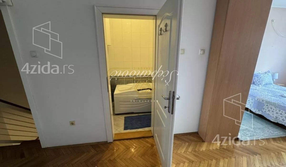 Četvoroiposoban stan | 4zida