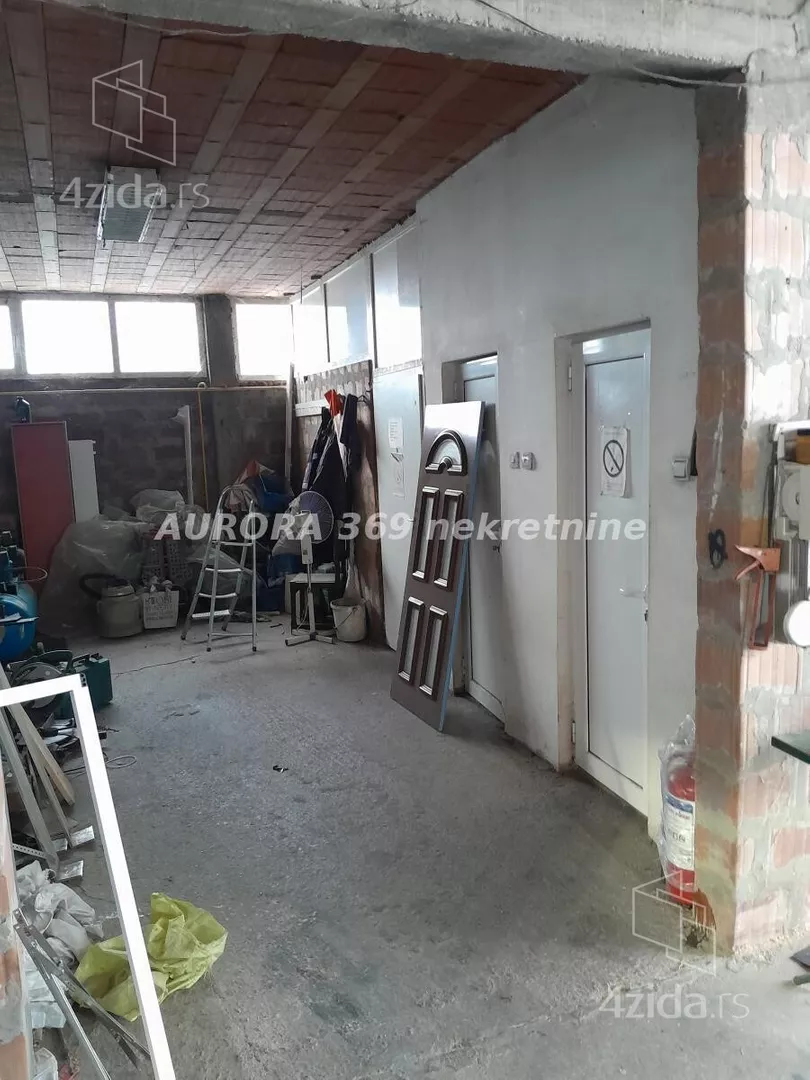 Poslovna zgrada | 4zida