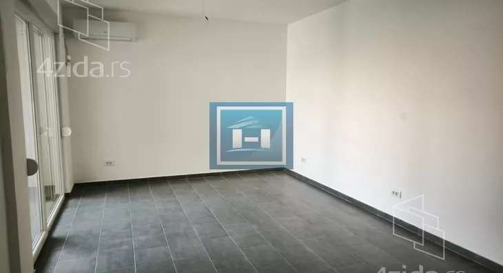 Šestosoban stan | 4zida