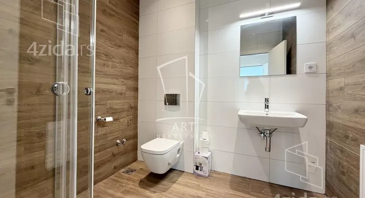 Poslovna zgrada | 4zida