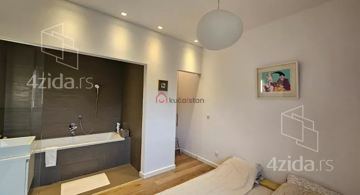 Četvoroiposoban stan | 4zida