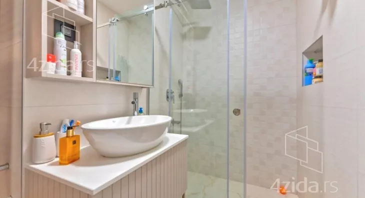 Šestosoban stan | 4zida