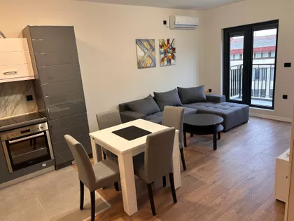 Trg Cara Jovana Nenada | 4zida.rs