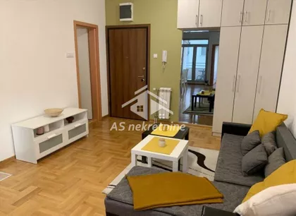 Lipov Lad | 4zida.rs