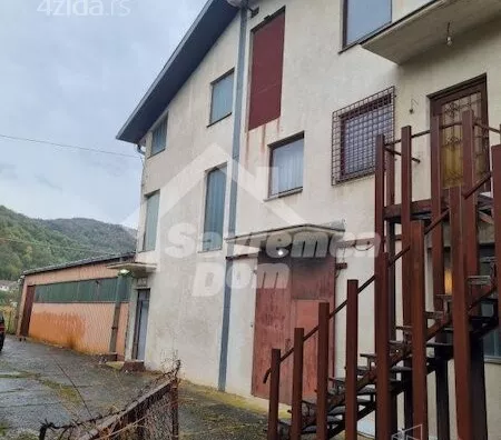 Poslovna zgrada | 4zida