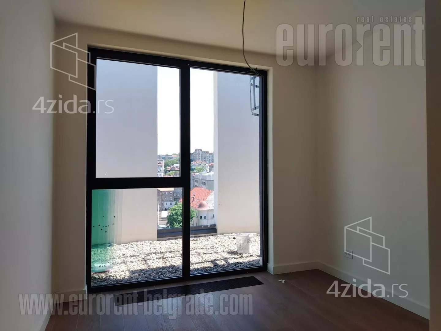 Sedmosoban stan | 4zida