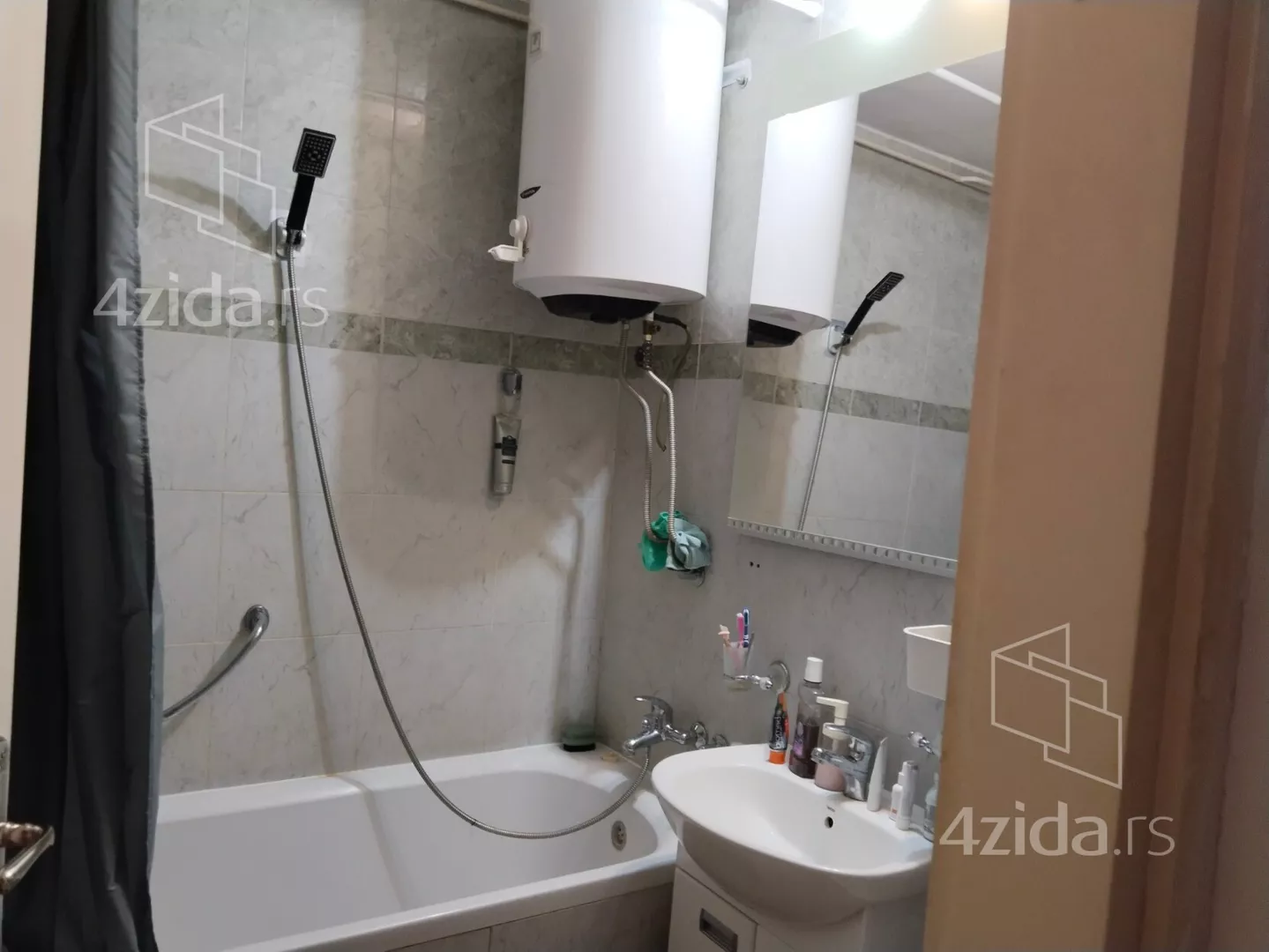 Troiposoban stan | 4zida