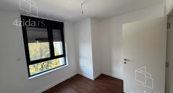 Šestosoban stan | 4zida