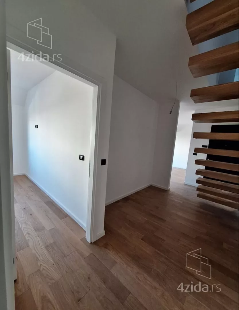 Četvoroiposoban stan | 4zida