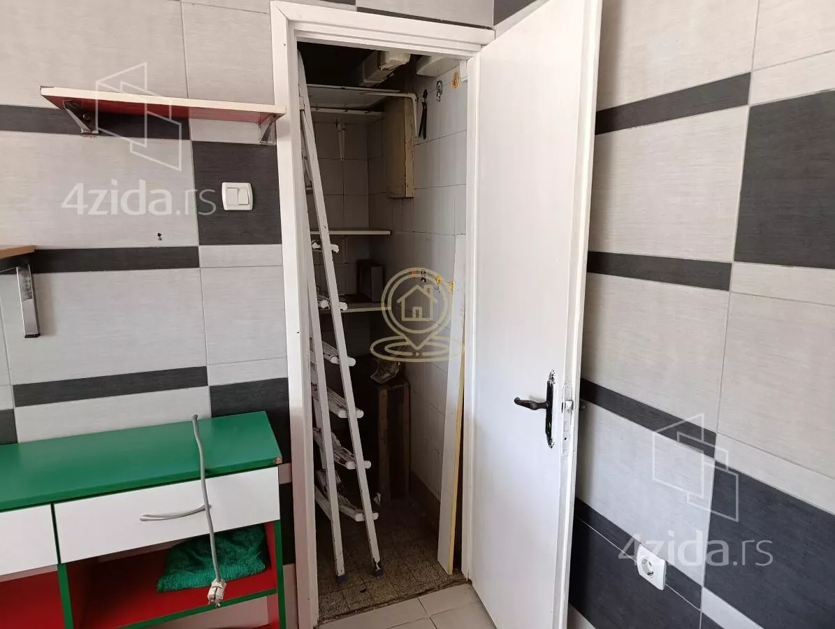 Lokal | 4zida