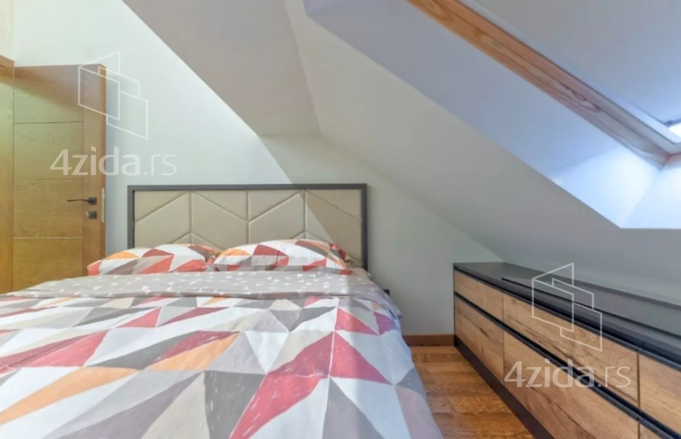 Šestosoban stan | 4zida