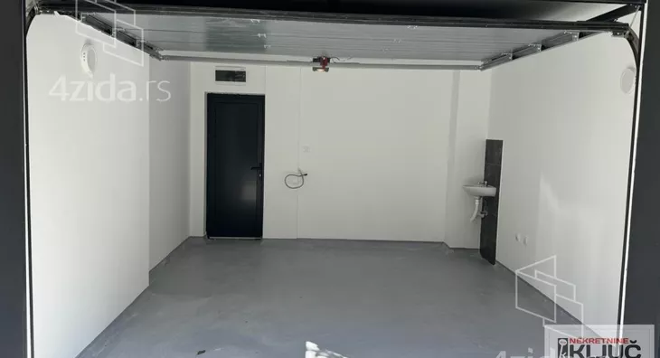 Četvoroiposoban stan | 4zida