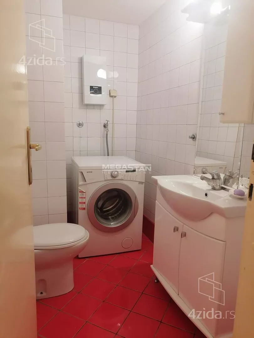 Četvoroiposoban stan | 4zida