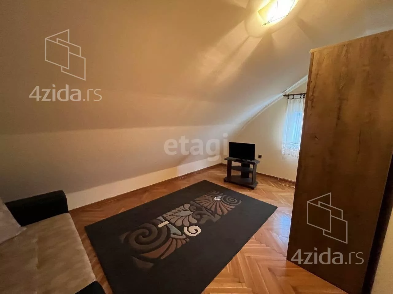 Petosoban stan | 4zida