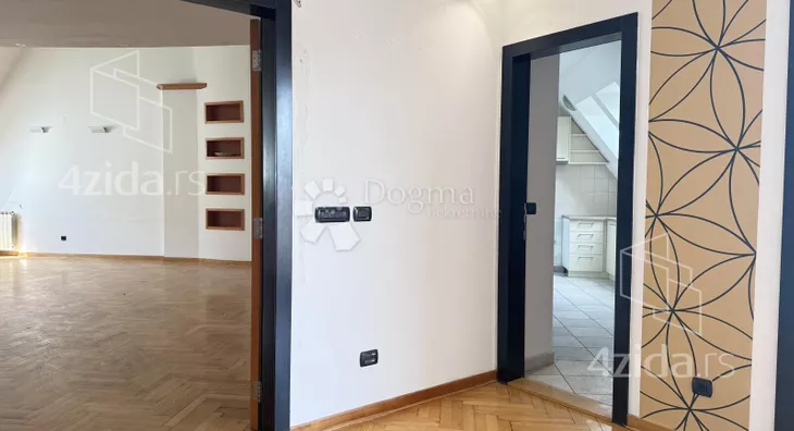 Šestosoban stan | 4zida