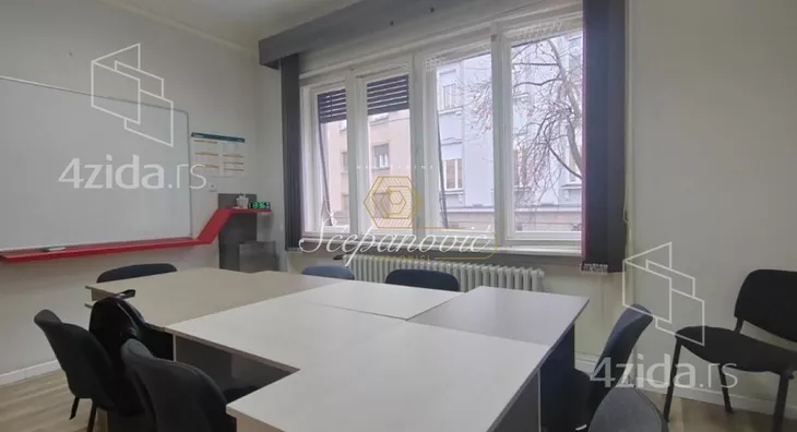 Sedmosoban stan | 4zida