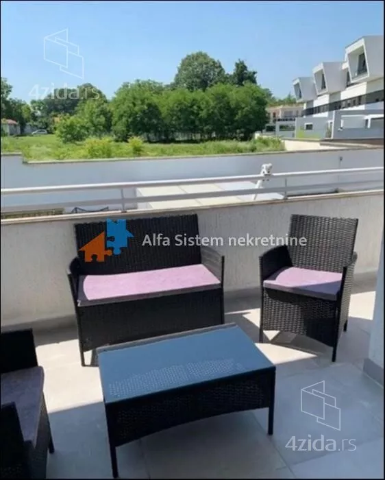 Četvoroiposoban stan | 4zida