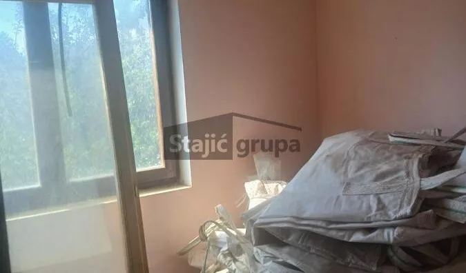 Poslovna zgrada | 4zida