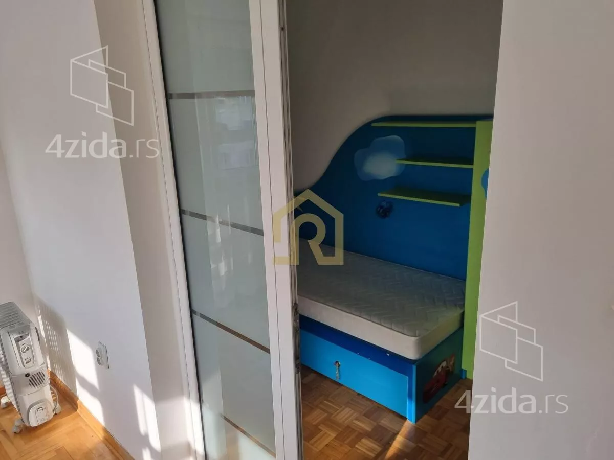 Troiposoban stan | 4zida