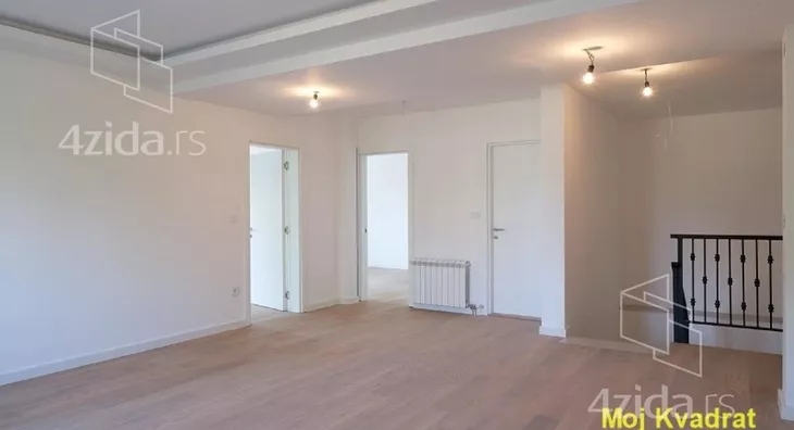 Sedmosoban stan | 4zida