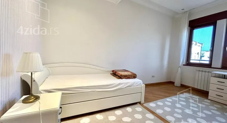 Četvoroiposoban stan | 4zida