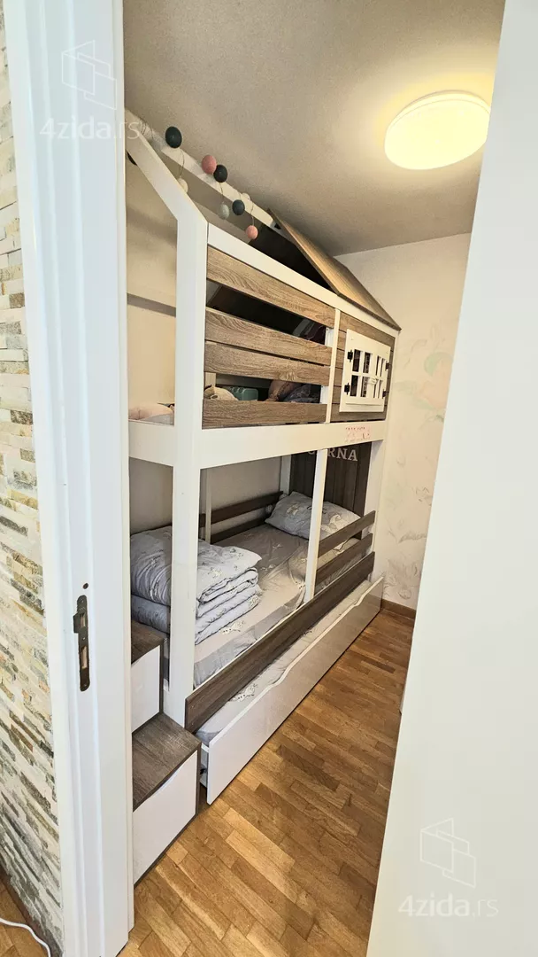 Troiposoban stan | 4zida