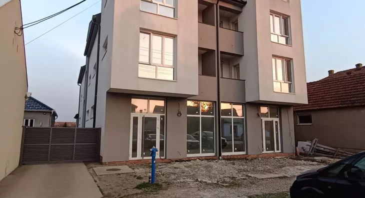 Poslovna zgrada | 4zida