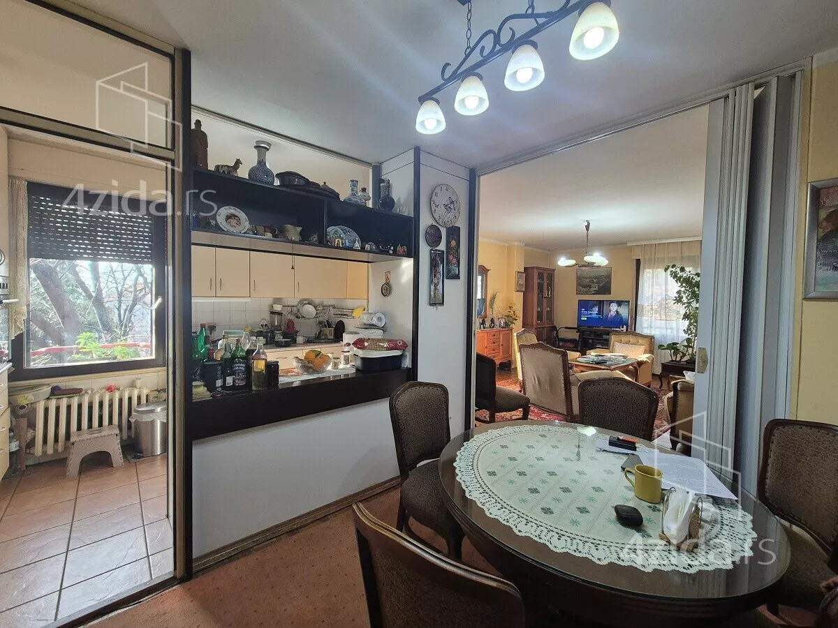 Četvoroiposoban stan | 4zida